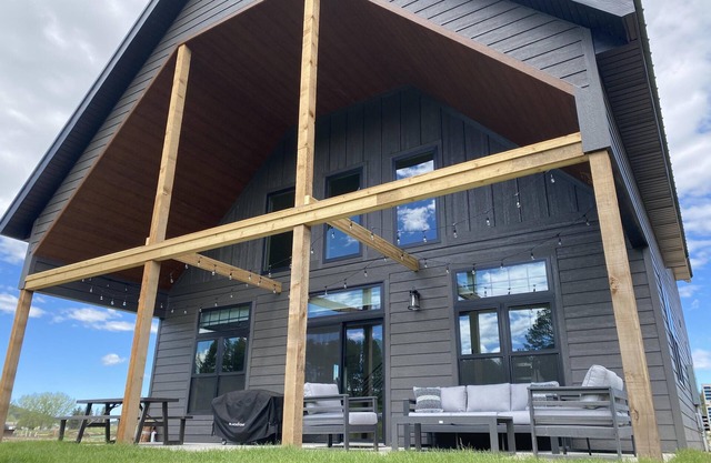 Custer's Retreat- 2 Bedroom Cabin - 2 Bedroom 2 Bath Cabin