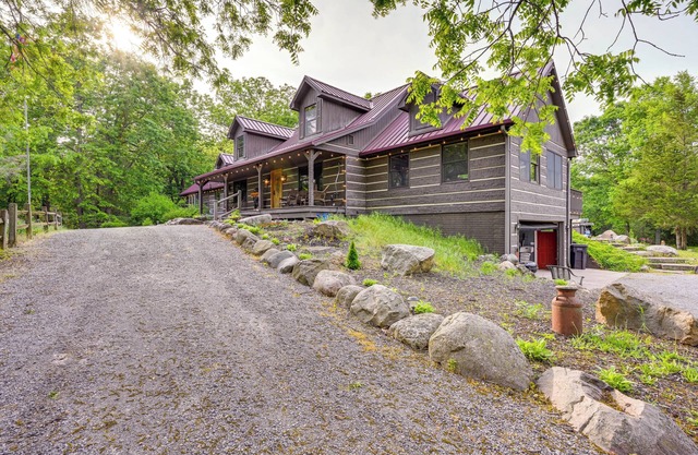 Custom-Built Clarklake Cabin: Sauna & Cold Plunge!