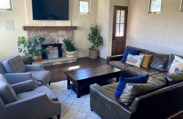 Custom built family home, close to balloon fiesta park
