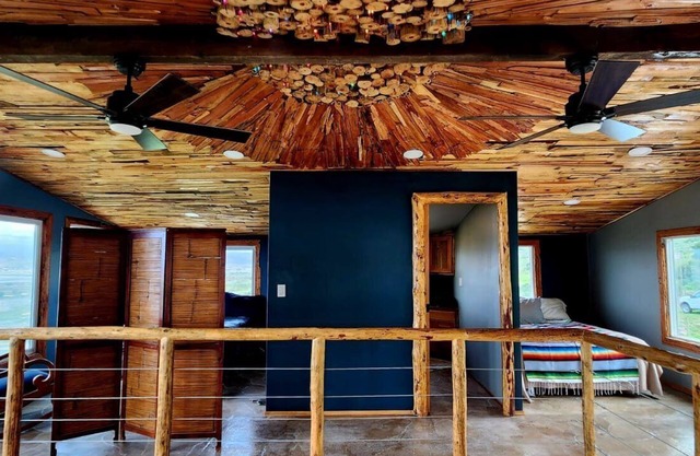 Custom Casa on horse ranch. Sleeps 2-6. Pets welcome. Discount on horse riding