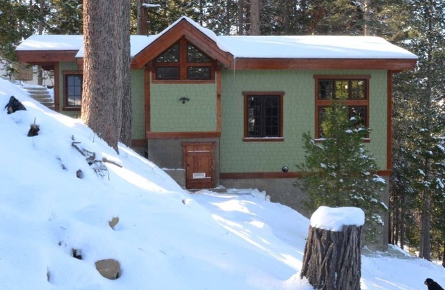 Custom Cottage, Klimaanlage, Kamin, Ansichten, Private Deck, Zentral zum Par