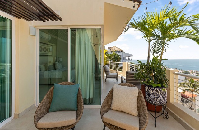 Custom designed Penthouse with sweeping ocean views! 2BD Penthouse for rent in 5