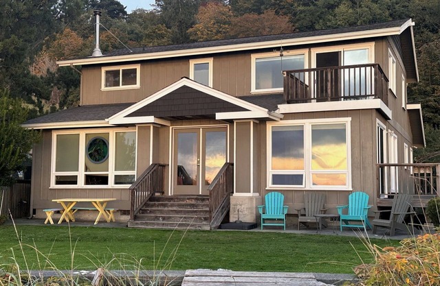 Custom Family Beach House - Pet-Friendly - last minute discounts available
