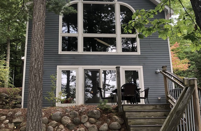 Custom Home am friedlichen Bryan Lake