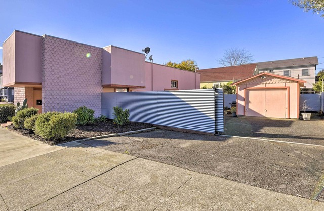 NEW! Custom Home w/ Courtyard in Downtown Vallejo!