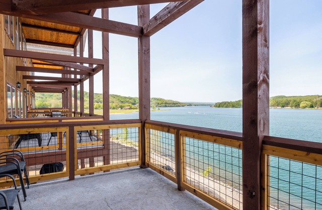 Custom Lakeside Balcony Cabin 20B