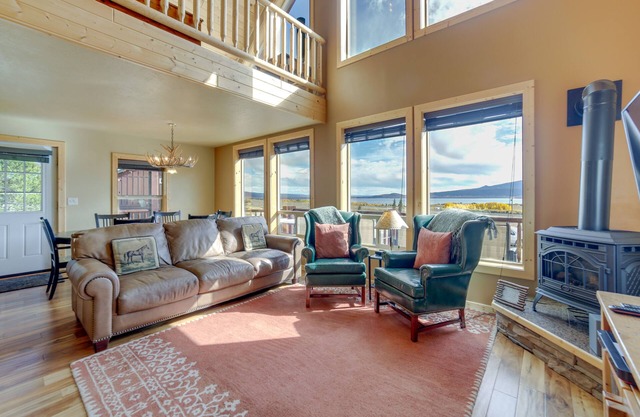 Custom Log Cabin w / Views - 12 Minuten nach Yellowstone!