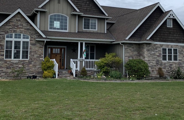 Custom/Spacious 4 bedroom