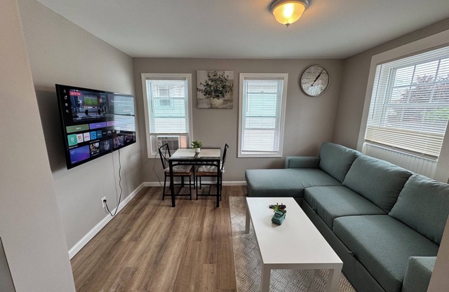 cute 1 bdr cozy apartment queens size bed