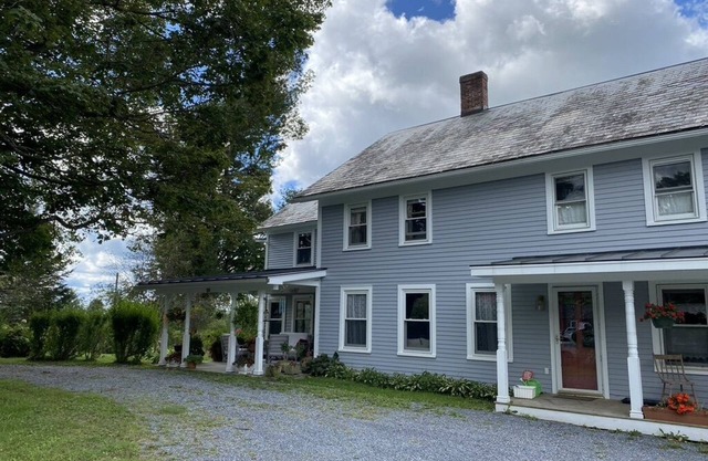 CUTE 1 BEDROOM APARTMENT WITHIN A FARM SETTING