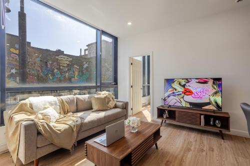 Cute 1BDR Apt on Bishop St- Heart of MTL