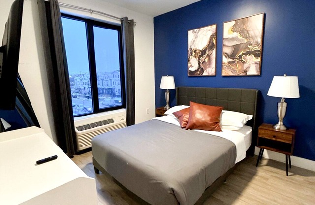 Cute 1BR Next to Airport 3515