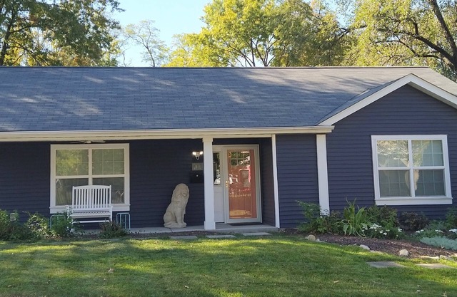 Cute 2-Bed 2- Bath Cottage in Kirkwood MO