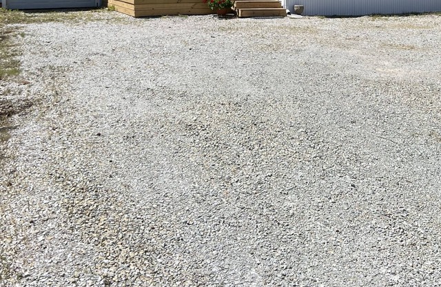 Cute 2 bedroom 1 bath house with private pier to the lake