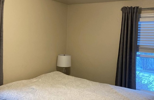Cute 2bed/1bath apartment steps from downtown Pullman!
