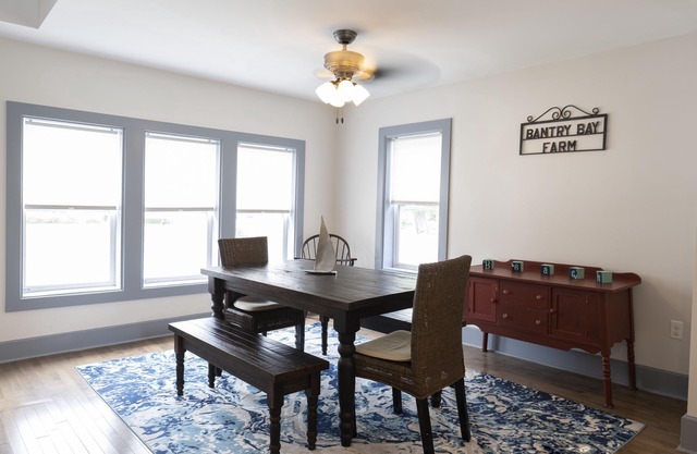 Cute 3 Bedroom House 100yards to Downtown