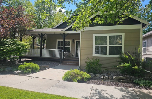 Cute and Clean Bungalow