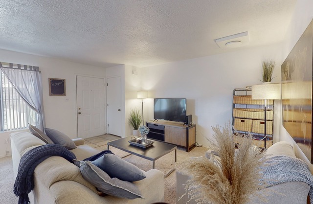 Cute and Comfy in the NE Heights!