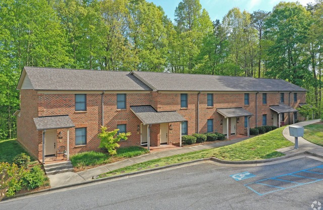 Cute and Cozy 2 bedroom Townhouse!