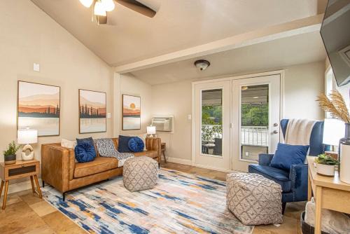 Cute and Cozy 2 Bedroom Condo Great for a couple or small family