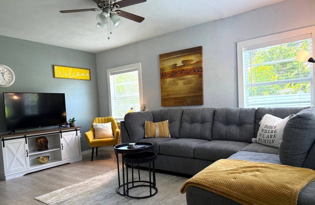 Cute and Cozy 2 bedroom bungalow in Seminole Heights