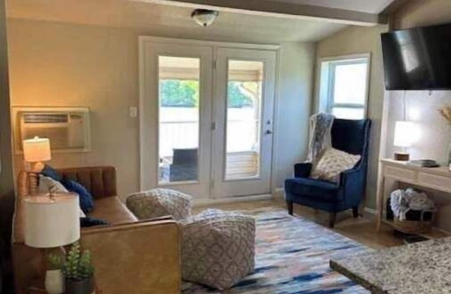 Cute and Cozy! Great for a couple or small family