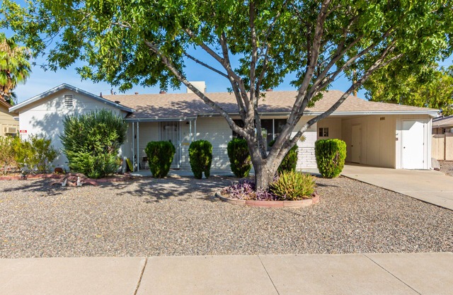 Cute and Cozy home in Active Adult Community