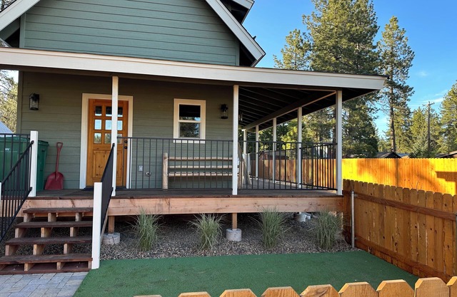 Cute and functional tiny house!