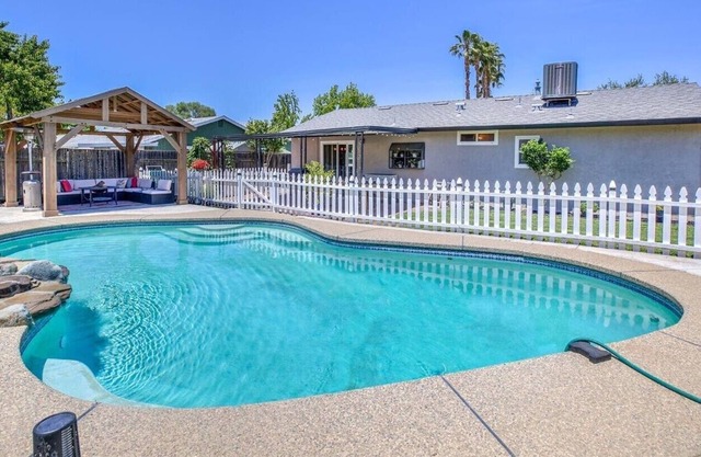 Cute and sunny vacation rental home in Sacramento.