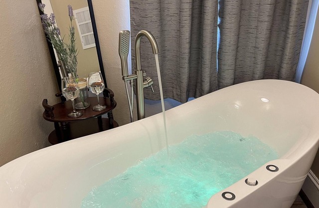 Milltown Suites Carriage House near Downtown Canton 20 min Asheville, Free WiFi