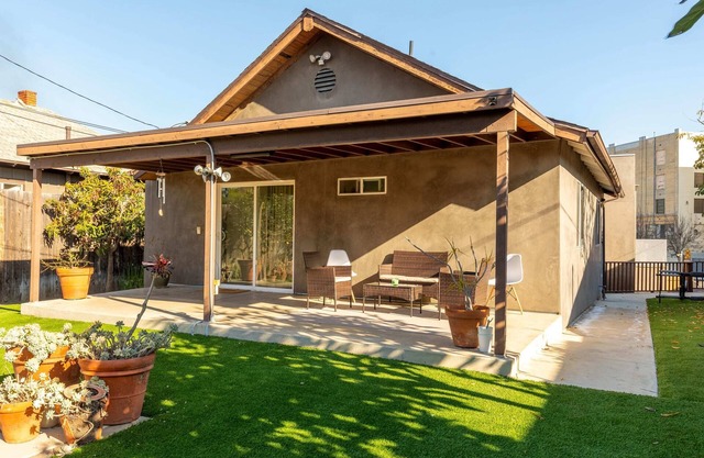 Cute & Casual Home w/ Yard