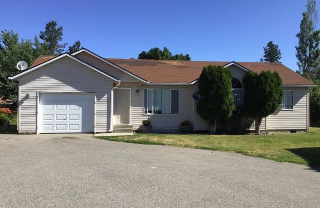 Cute CDA home w/garage & yard!