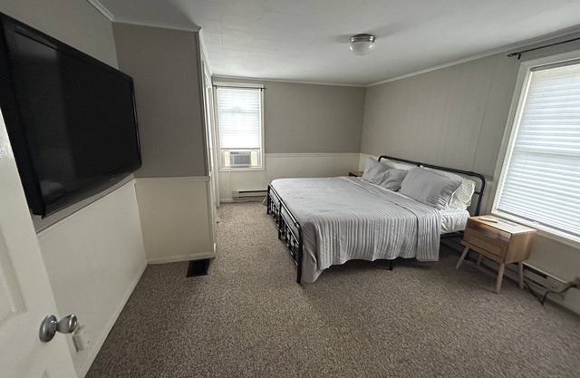 Cute Clayton Village Apartment. Dog friendly. With Boat Parking.