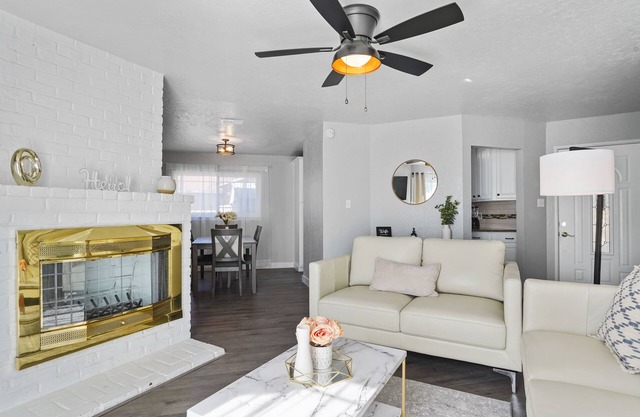 cute comfy home w/relaxing lit gazebo minutes from downtown & airport