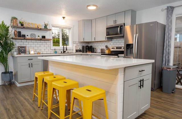 Cute Convenient Lakewood Retreat