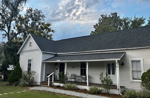 Cute Cottage-Historic District