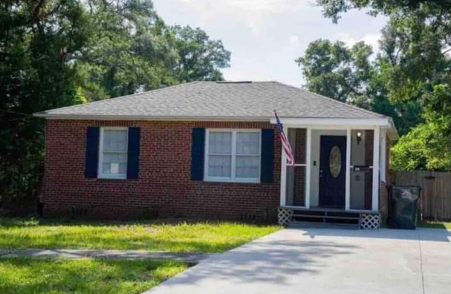 Cute cottage near the Navy base