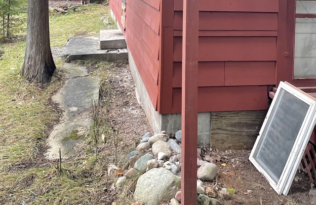 Cute Cottage on the Pines Miracle Mile!