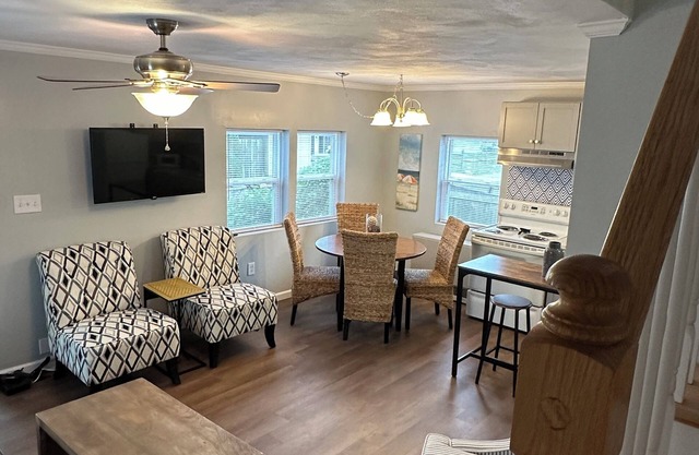 Cute,Cozy and right by the sand