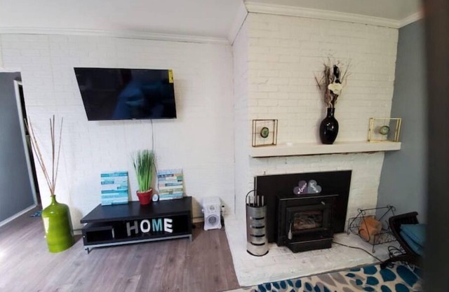 Cute & Cozy Beautiful 3 bedroom home