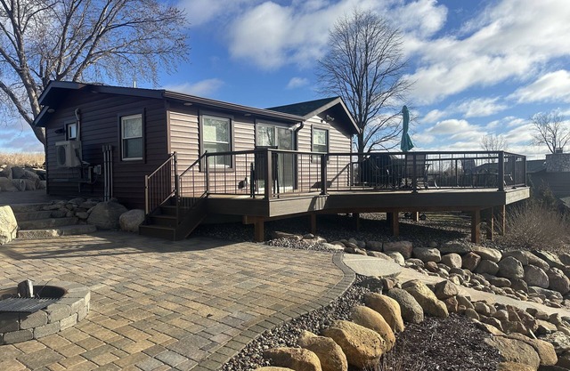 Cute & Cozy Cabin at Le Mieux Resort on Cedar Lake with an Incredible View