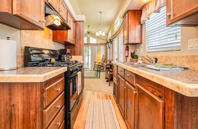 Cute & Cozy Coastal Cottage/The Blue Marlin! - 1BR/1BA