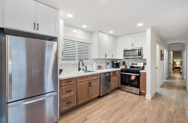 Cute & Cozy Cottage – the perfect getaway in Clarksburg!