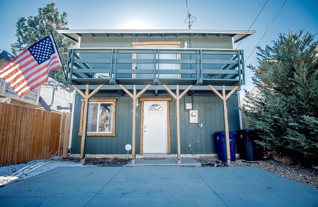 Cute & Cozy Dog Friendly 2BD 1BA w/Mountain View's