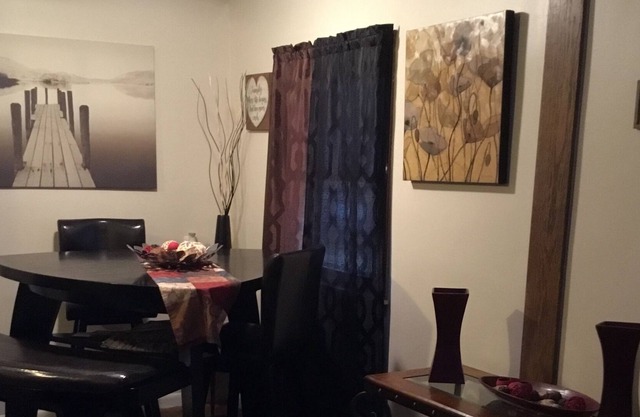 Cute cozy home close to metro airport, freeways and downtown Detroit
