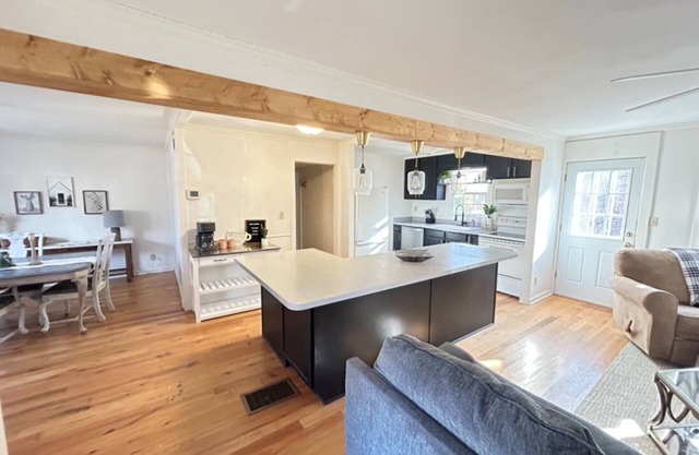 Cute & Cozy Home in Potwin Place!