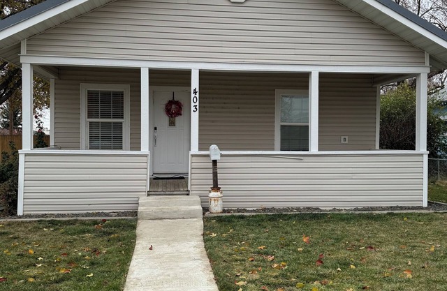 Cute & Cozy home walking distance to downtown