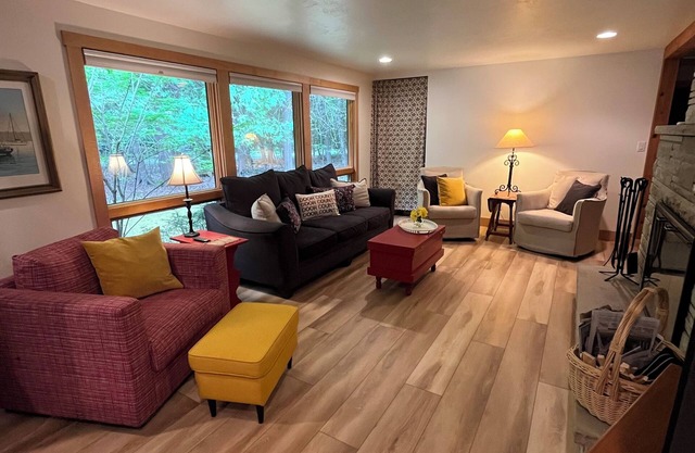 Cute Door County Cottage minutes from beach and Downtown Egg Harbor!