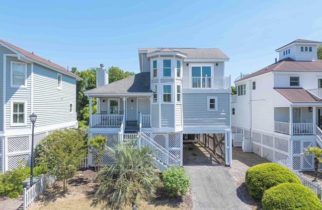 Cute Family Beach Home in Wild Dunes Resort; Close to the Beach w/Porch Swing & Community Pool!