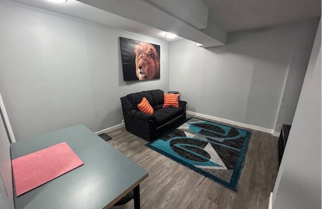 Cute Highlandpark (Lower A Unit)